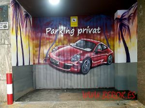 mural puerta parking porche rojo